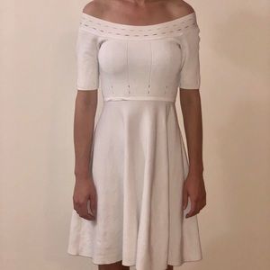 BEBE WHITE ELEGANT ELASTIC DRESS